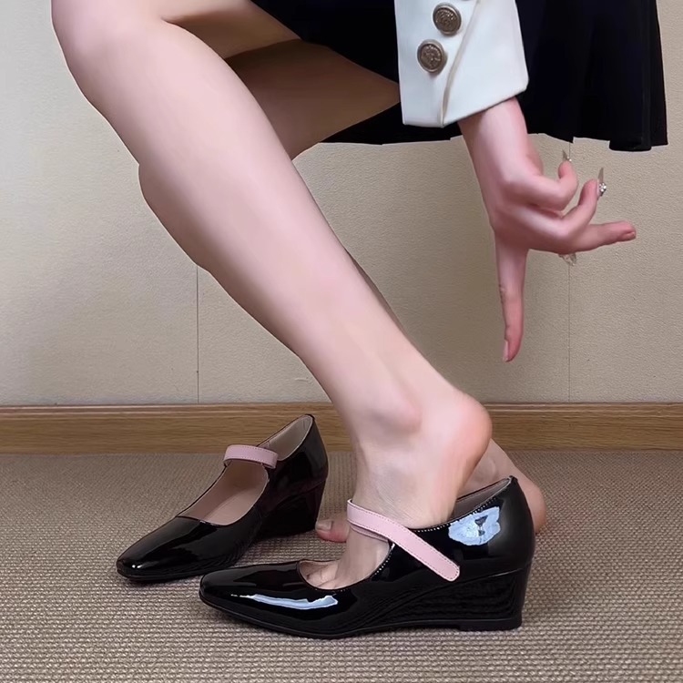 أحذية ماري جين نسائية بكعب ويد - مراجعة Velcro Hook Loop وسعره